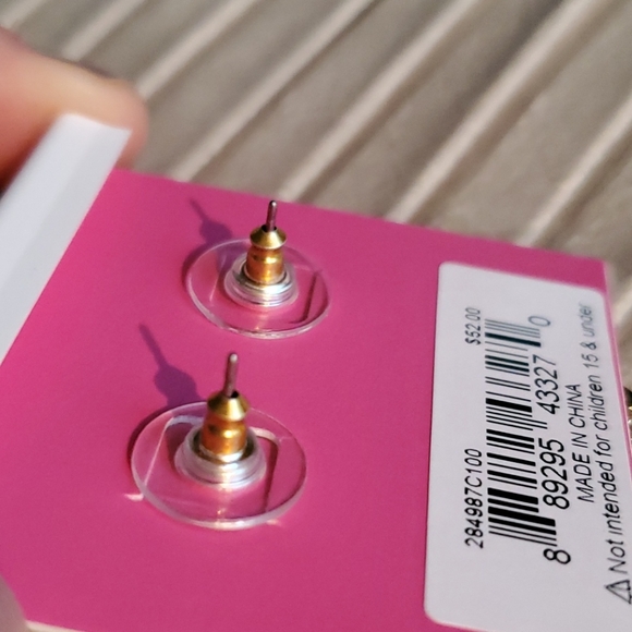 NWT Betsey Johnson Daisy Mismatched Earrings - Picture 13 of 13